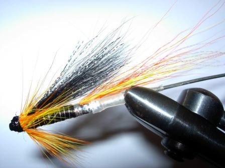 "Cascade" tube-fly finie