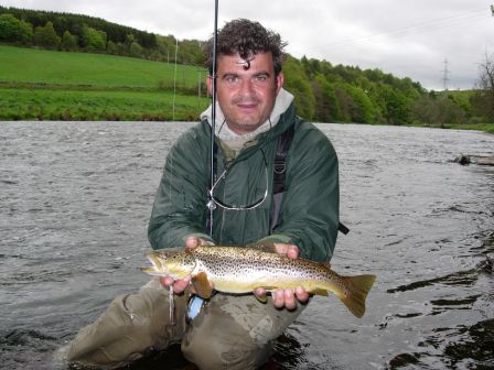 Fred et une belle brownie de la Don sur un streamer